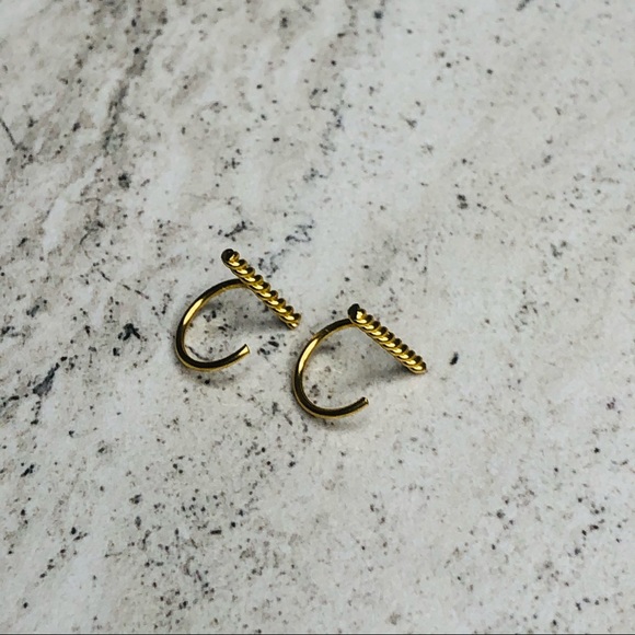 925 Sterling Silver Gold Twisted Bar Ear Cuff - Picture 4 of 14